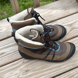 Women's Brown and Blue Winter Boots